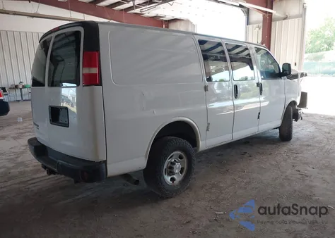 2015 Chevrolet Express 3500 Work Van z USA, uszkodzony, nr VIN 1GCZGTCGXF1229754